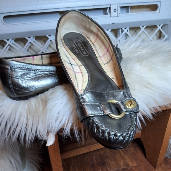 Coach pewter leather kisslock flats 7.5 - Picture 1 of 10